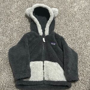 Patagonia hooded sweater 🐻